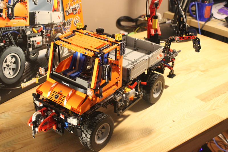 Illustration for article titled LEGO Unimog U400: The Oppo Review